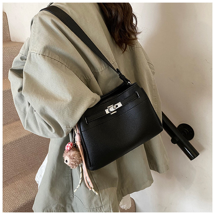 Casual large capacity solid color shoulder bag, lock design versatile underarm women's bag