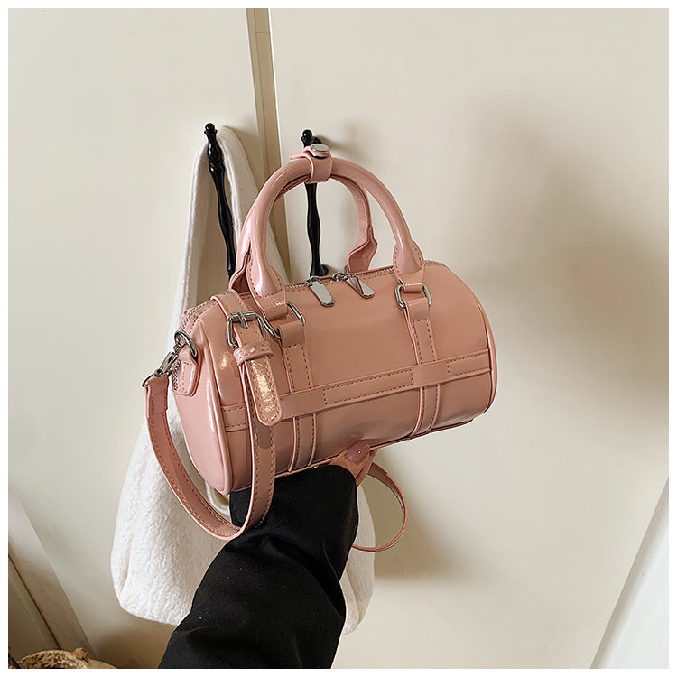 Fashionable and versatile handbag, simple solid color commuter messenger bag for women