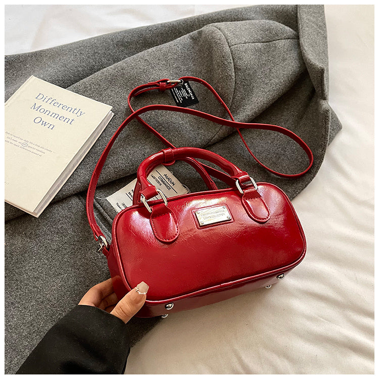 High-quality textured bowling handbag, fashionable commuter messenger bag