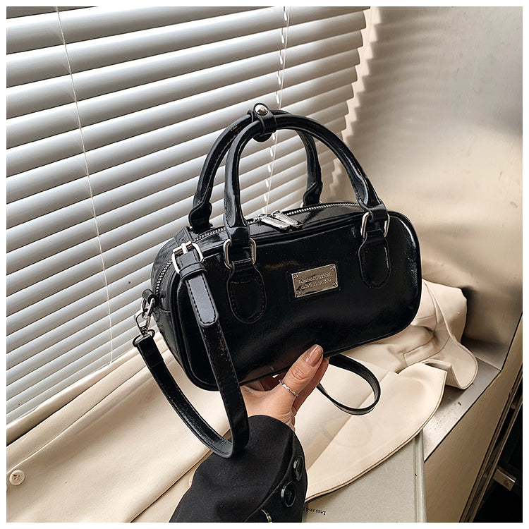 High-quality textured bowling handbag, fashionable commuter messenger bag