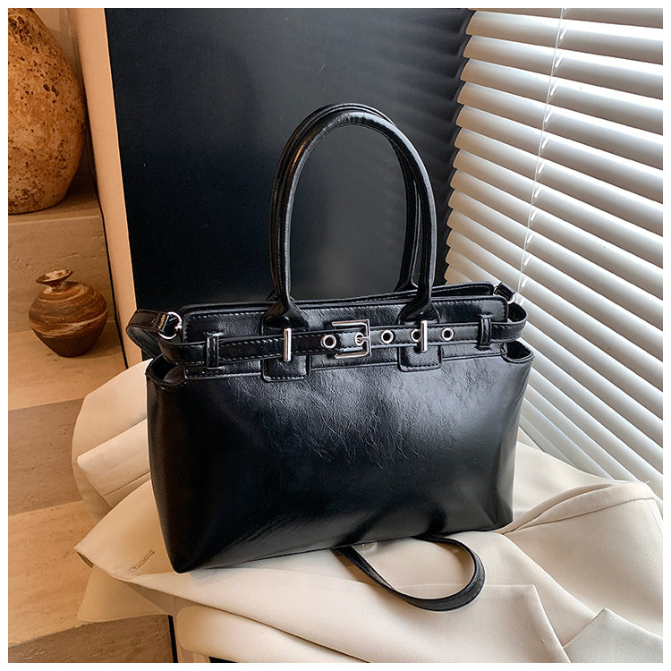 New fashion solid color handbag, versatile commuting large capacity shoulder messenger bag