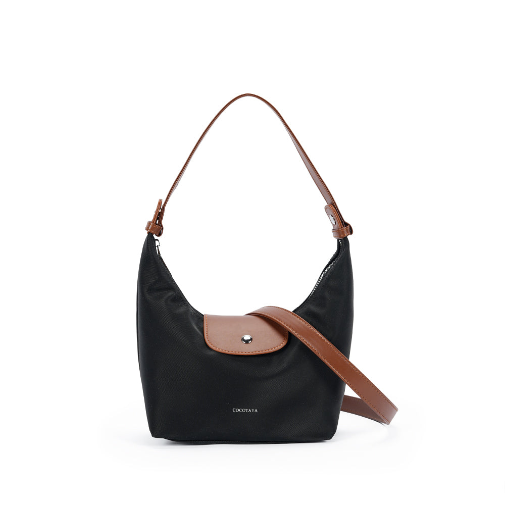 (COCOTAYA)Vintage leather underarm bag with delicate zipper and magnetic closure.