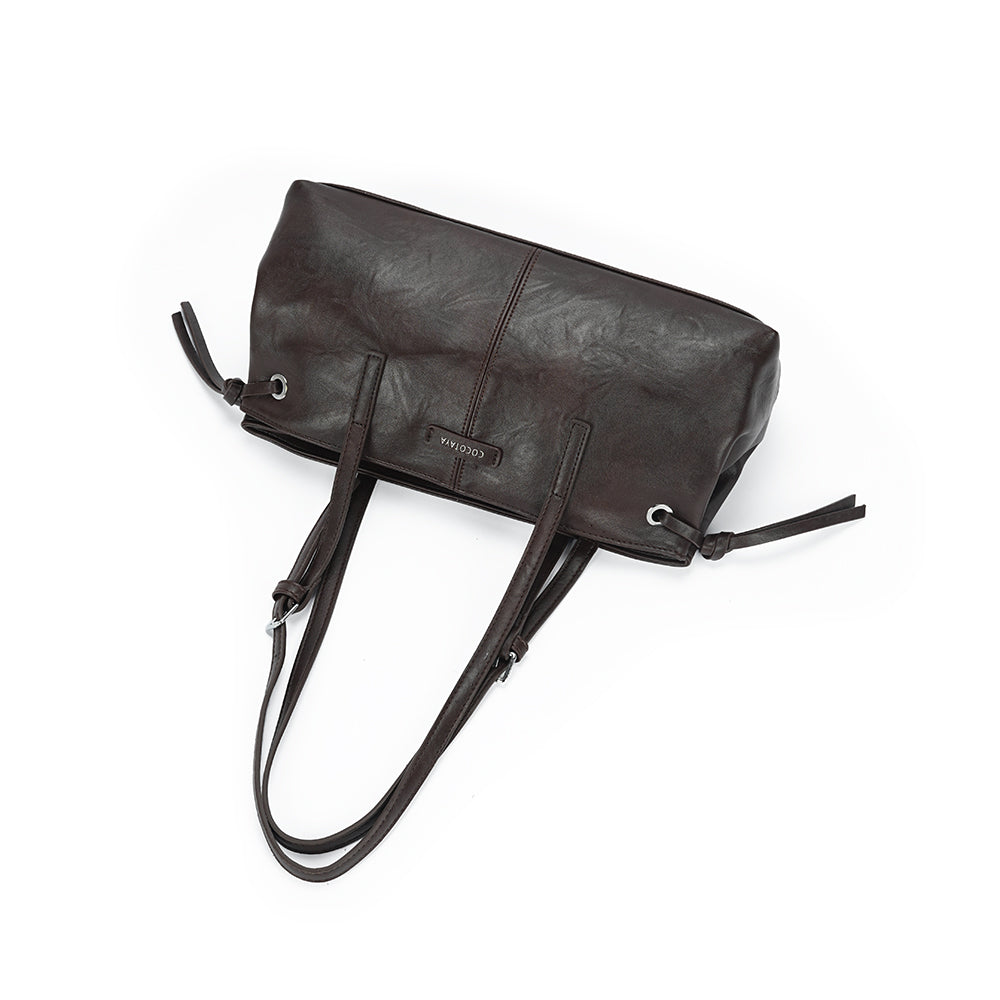(COCOTAYA)Vintage-style drawstring tote bag in waxed leather with a suede finish.