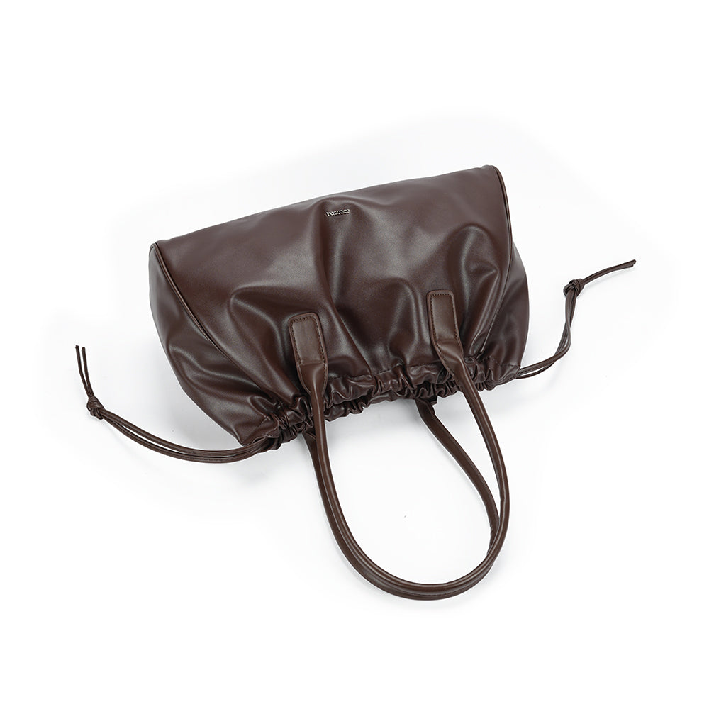 (COCOTAYA)Stylish and versatile leather drawstring tote bag with frosted finish.