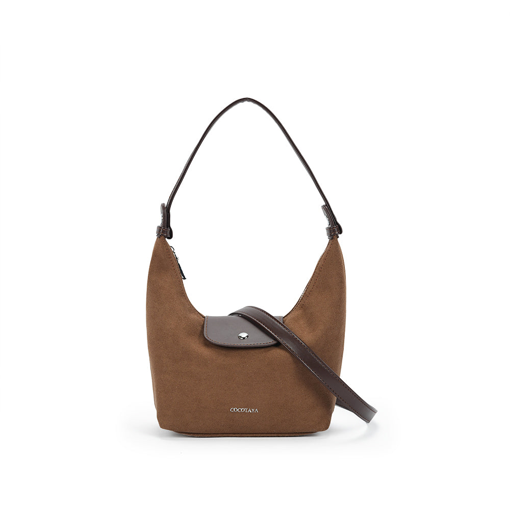 (COCOTAYA)Vintage leather underarm bag with delicate zipper and magnetic closure.
