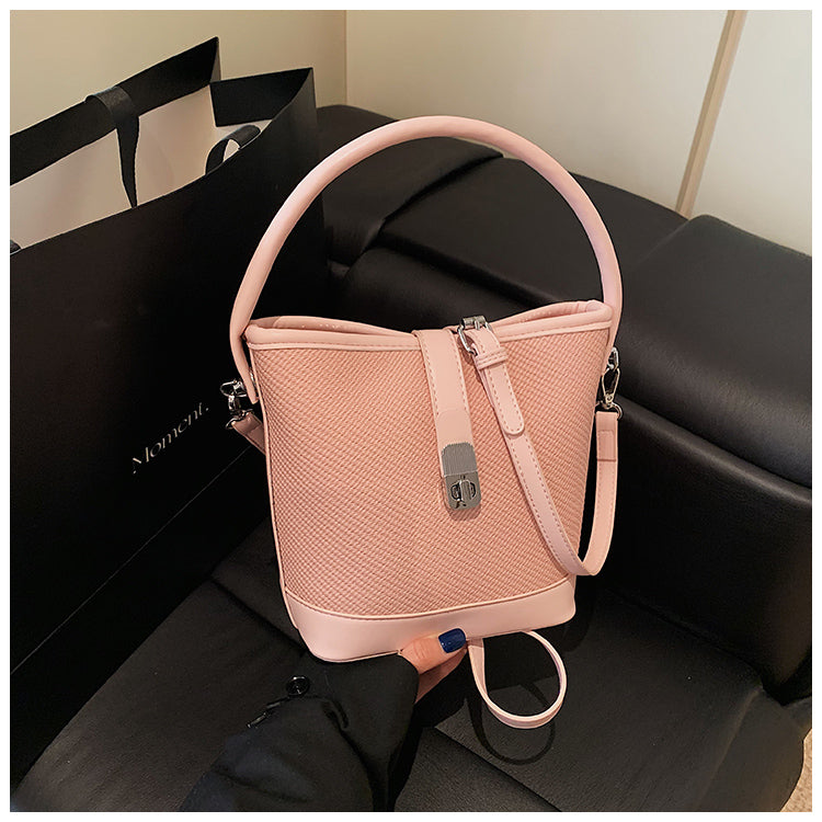 Fashionable handbags, simple and casual bucket bags for women, new contrasting color commuter shoulder bags.