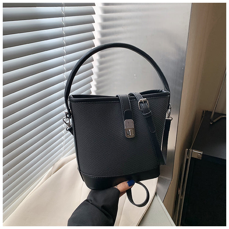Fashionable handbags, simple and casual bucket bags for women, new contrasting color commuter shoulder bags.