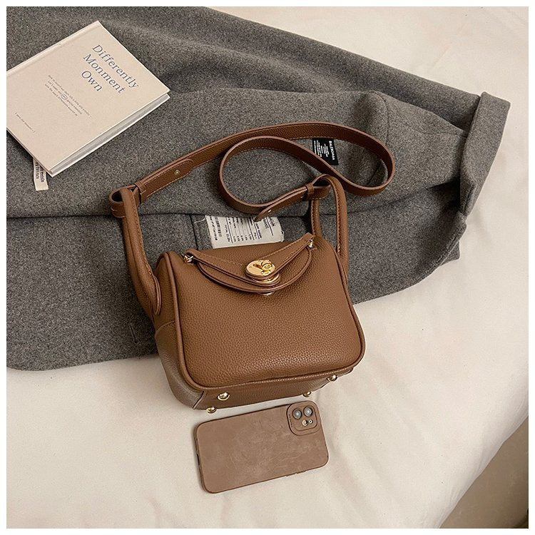 High-end handbag, simple and versatile small square bag, fashionable lock design shoulder messenger bag