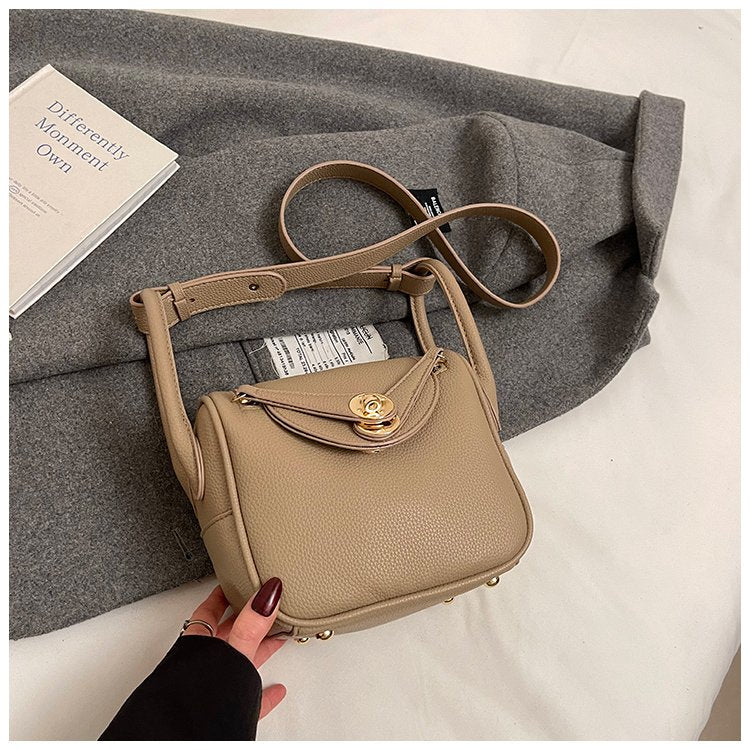 High-end handbag, simple and versatile small square bag, fashionable lock design shoulder messenger bag