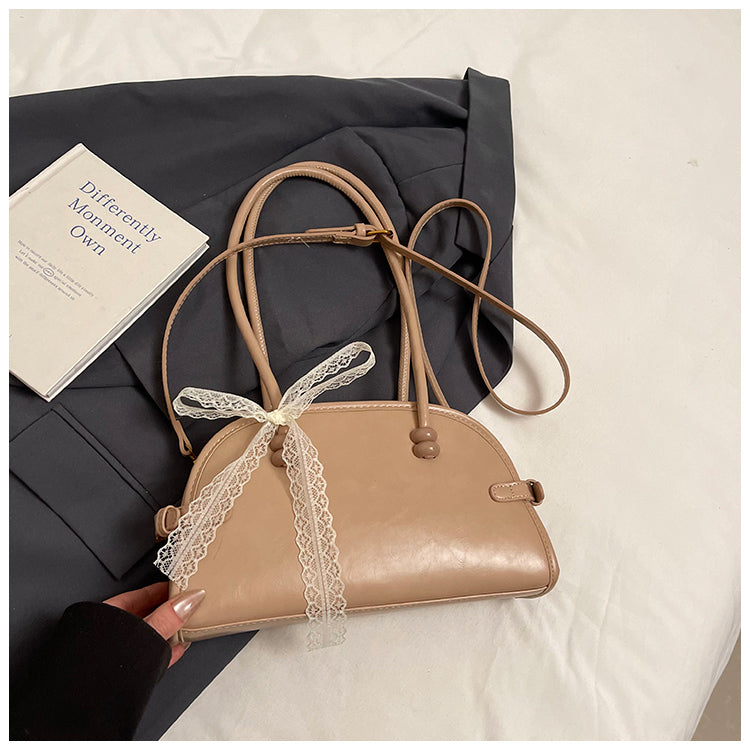 Fashionable high-quality shoulder bag with butterfly pendant, simple and casual messenger bag