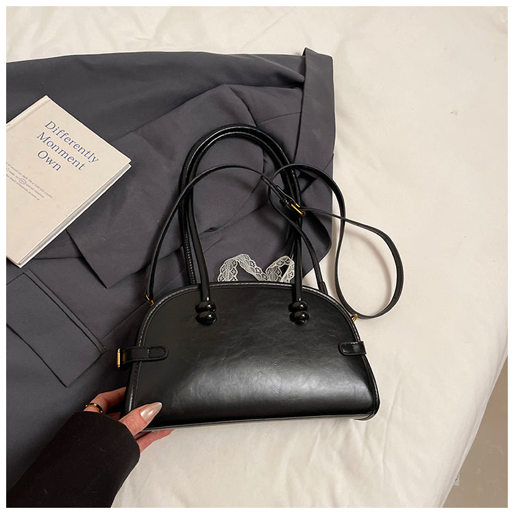 Fashionable high-quality shoulder bag with butterfly pendant, simple and casual messenger bag