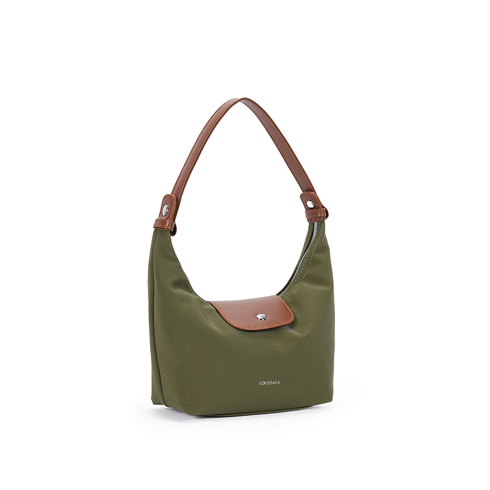 (COCOTAYA)Vintage leather underarm bag with delicate zipper and magnetic closure.