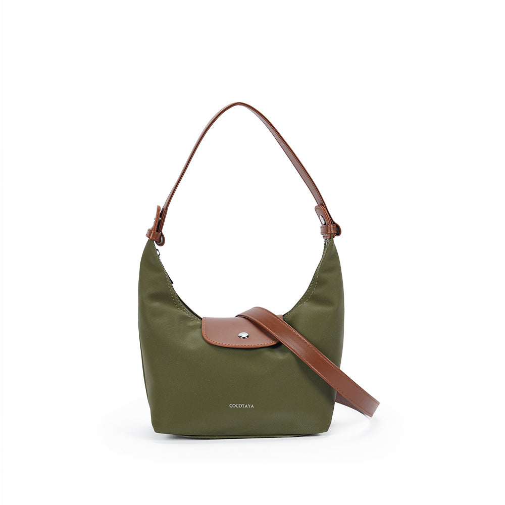 (COCOTAYA)Vintage leather underarm bag with delicate zipper and magnetic closure.