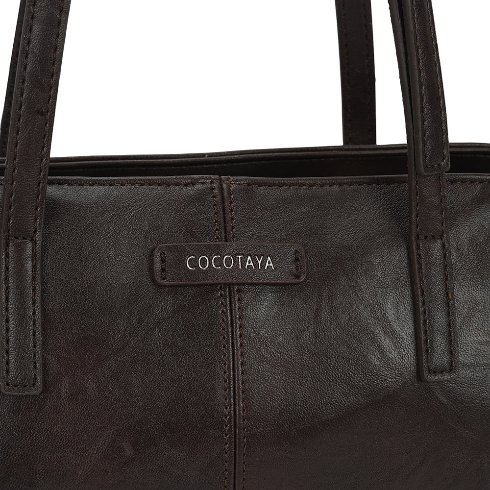 (COCOTAYA)Vintage-style drawstring tote bag in waxed leather with a suede finish.
