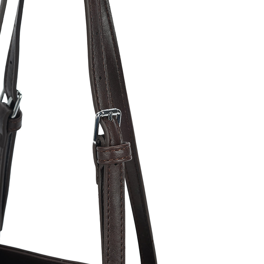 (COCOTAYA)Vintage-style drawstring tote bag in waxed leather with a suede finish.