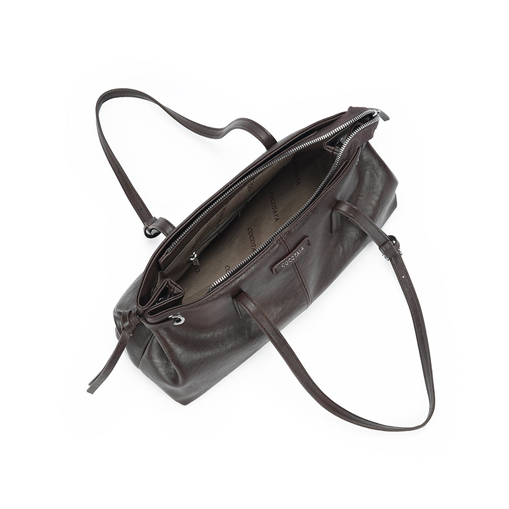 (COCOTAYA)Vintage-style drawstring tote bag in waxed leather with a suede finish.