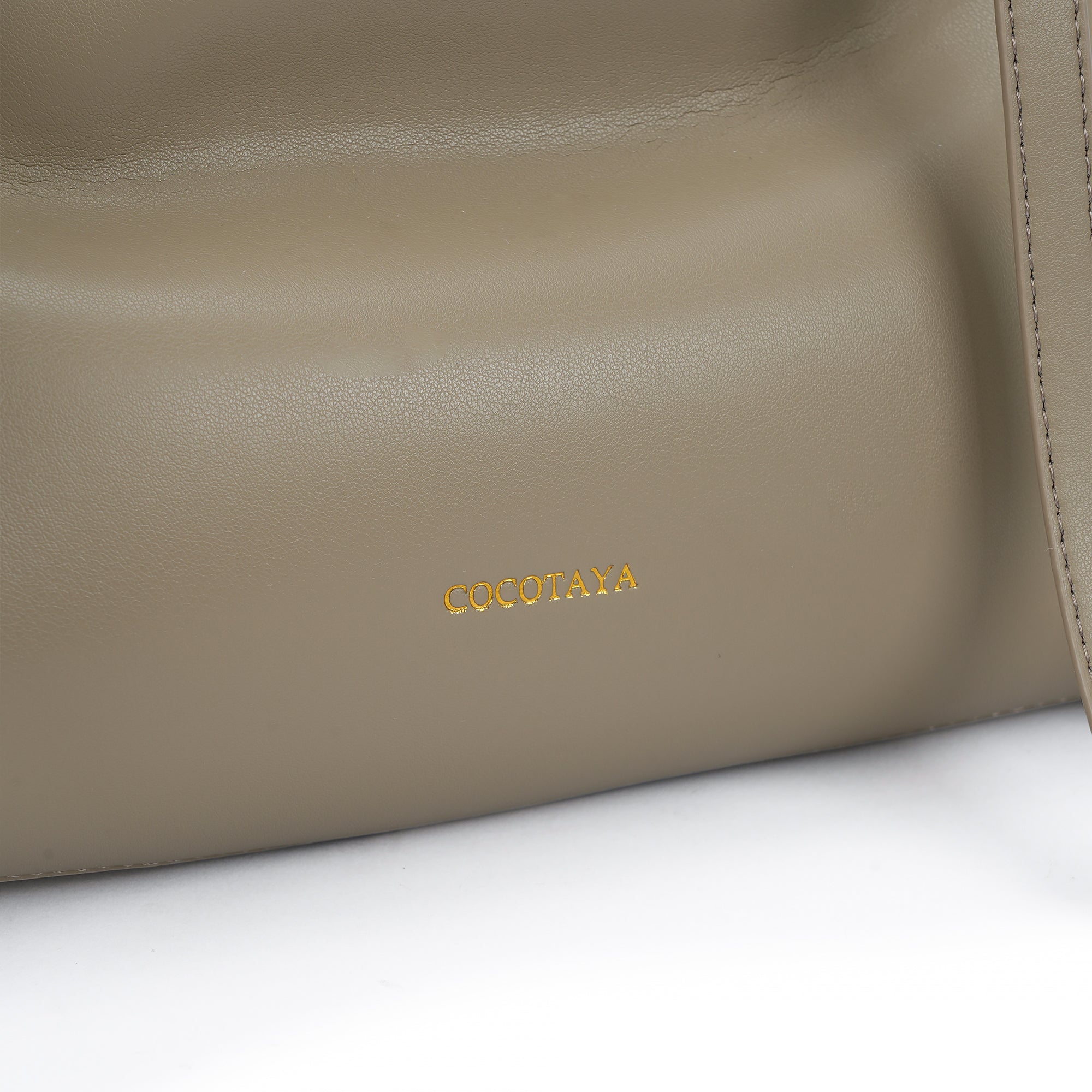 （cocotaya）Liora Bag Women's minimalist PU crossbody bag with adjustable shoulder strap, perfect for everyday wear.