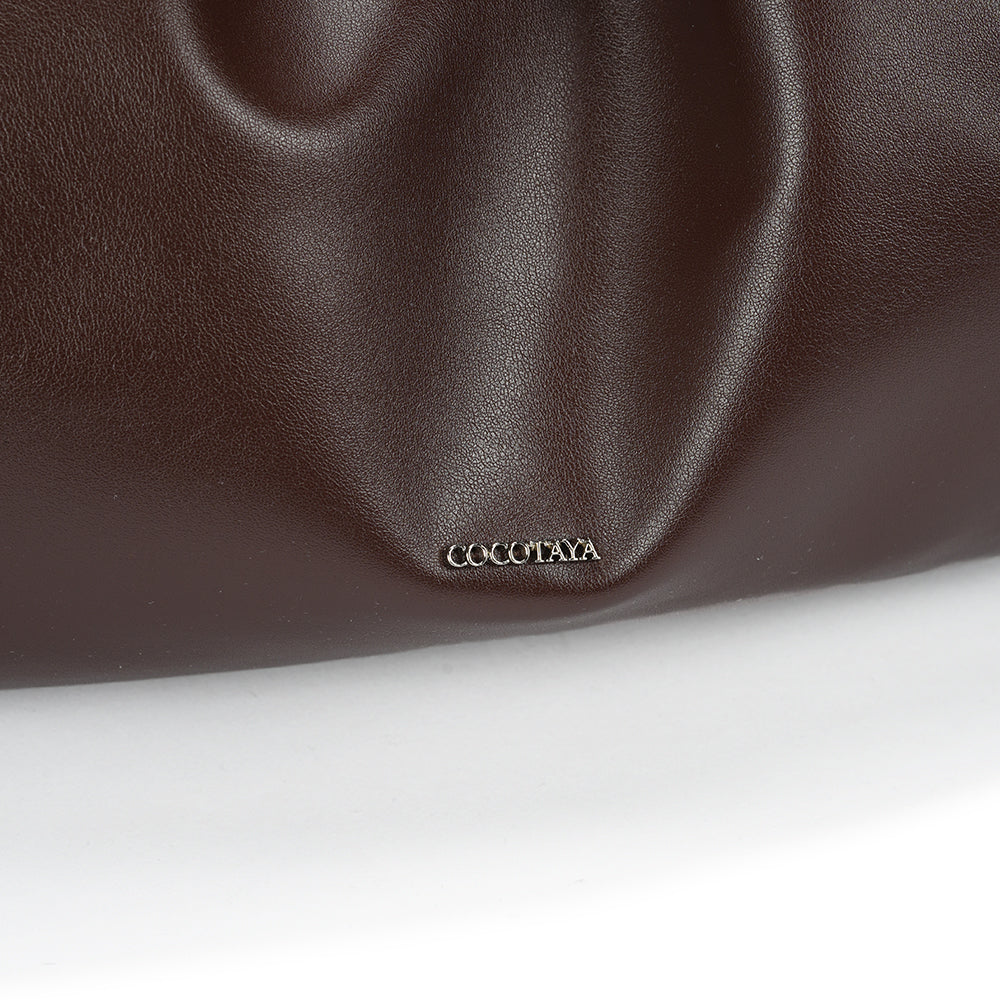 (COCOTAYA)Stylish and versatile leather drawstring tote bag with frosted finish.